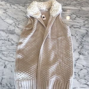 NWT Gap knit vest w sterling collar.